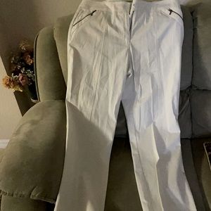 Ladies white pants by Mi &It Stretch.